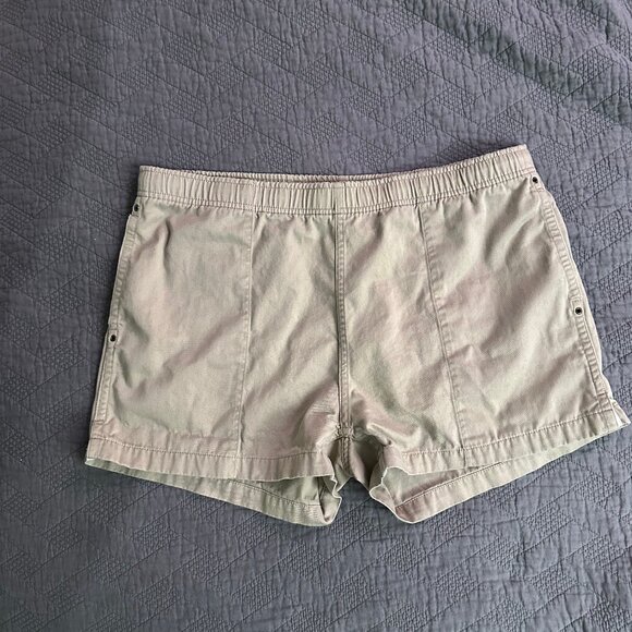 Eddie Bauer Khaki Shorts (Size Large) - Men's - Excellent Condition - Picture 1 of 11